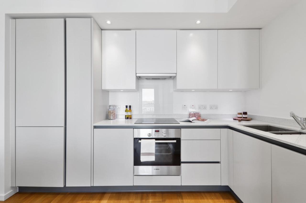 Ellie N Conys 3 Bedroom Apartment With 2 Bathrooms, An Ensuite, Kitchen And Balcony In Stratford Westfield ลอนดอน ภายนอก รูปภาพ