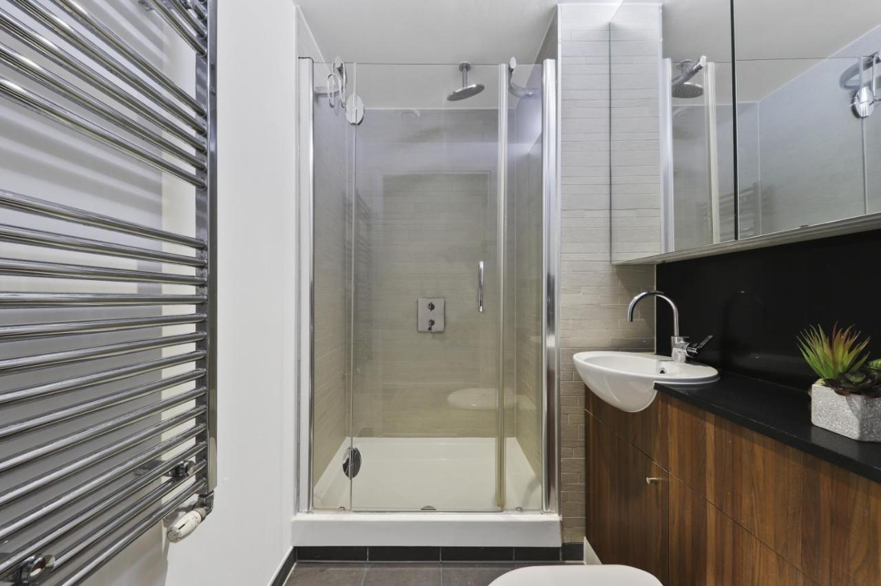 Ellie N Conys 3 Bedroom Apartment With 2 Bathrooms, An Ensuite, Kitchen And Balcony In Stratford Westfield ลอนดอน ภายนอก รูปภาพ