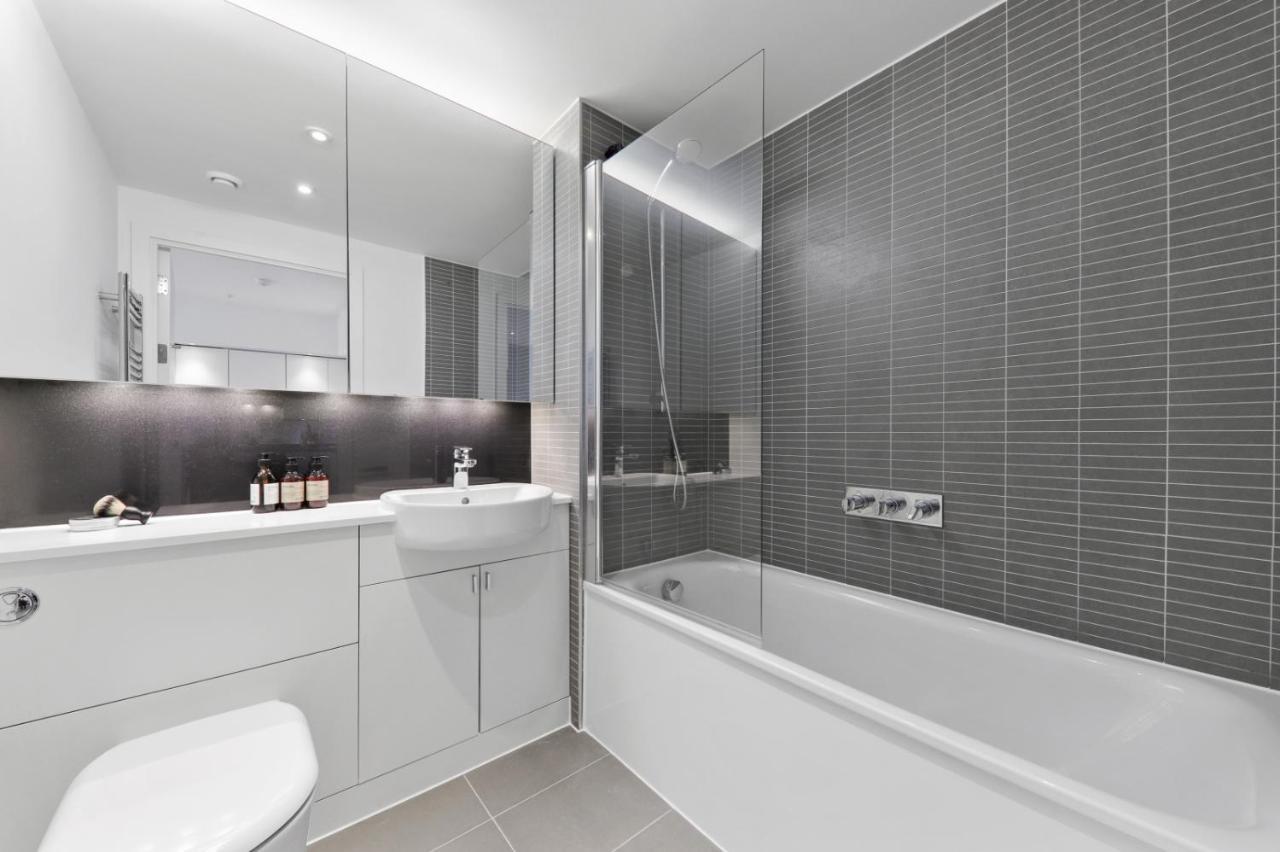 Ellie N Conys 3 Bedroom Apartment With 2 Bathrooms, An Ensuite, Kitchen And Balcony In Stratford Westfield ลอนดอน ภายนอก รูปภาพ