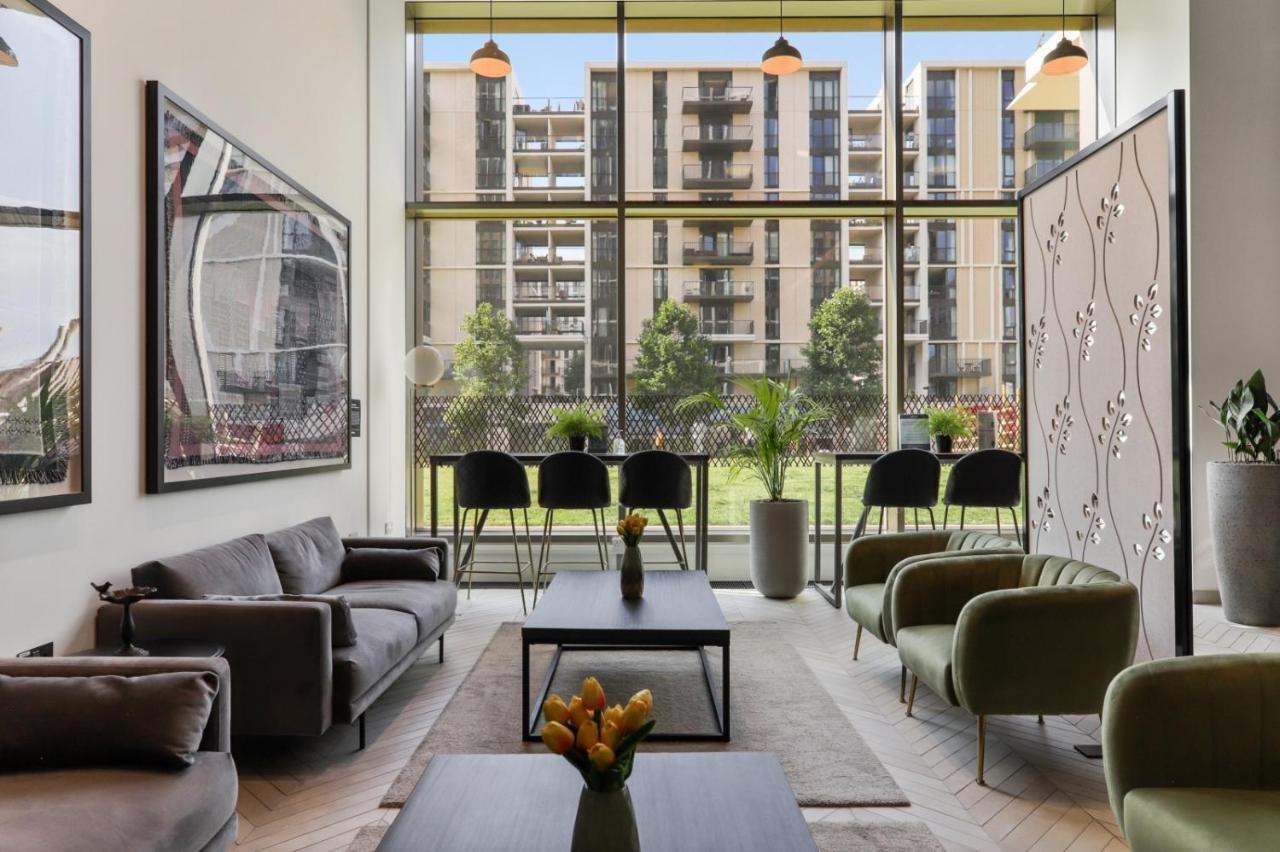 Ellie N Conys 3 Bedroom Apartment With 2 Bathrooms, An Ensuite, Kitchen And Balcony In Stratford Westfield ลอนดอน ภายนอก รูปภาพ