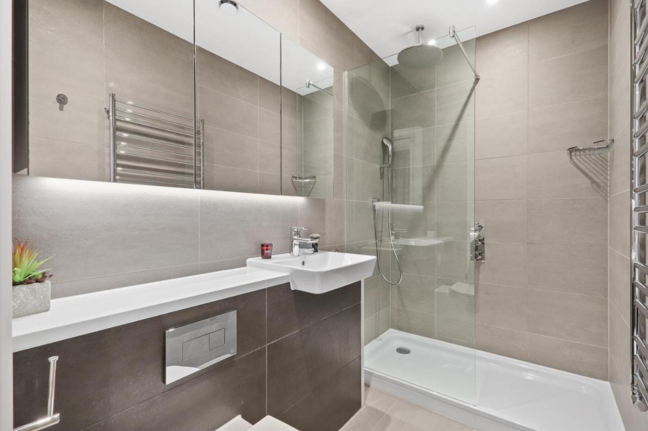 Ellie N Conys 3 Bedroom Apartment With 2 Bathrooms, An Ensuite, Kitchen And Balcony In Stratford Westfield ลอนดอน ภายนอก รูปภาพ